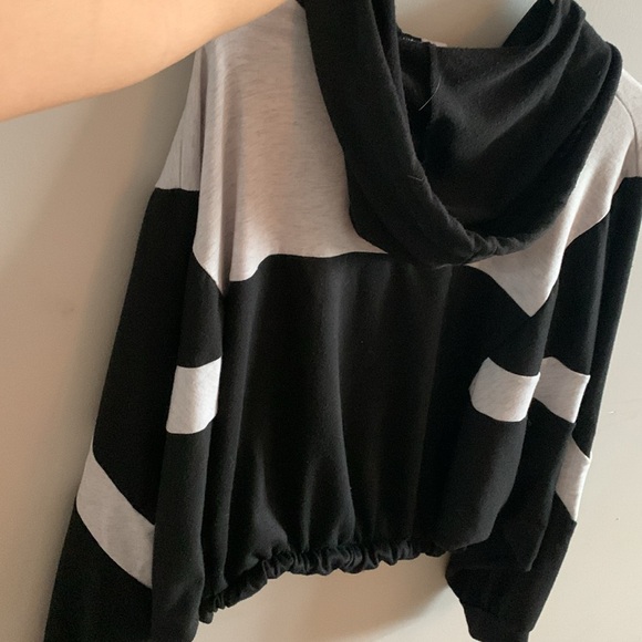 JS DAY + NIGHT black Crop Sweater - Picture 2 of 3